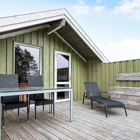 Secluded Retreat - By Traum