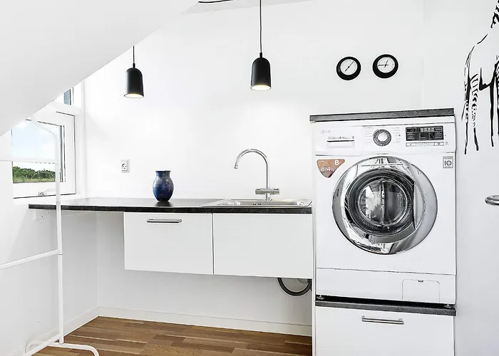 Secluded Retreat - By Traum *