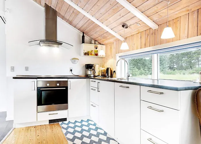 Secluded Retreat - By Traum 別荘 *